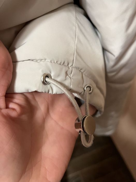 Курточка H&M сірого кольору р. М