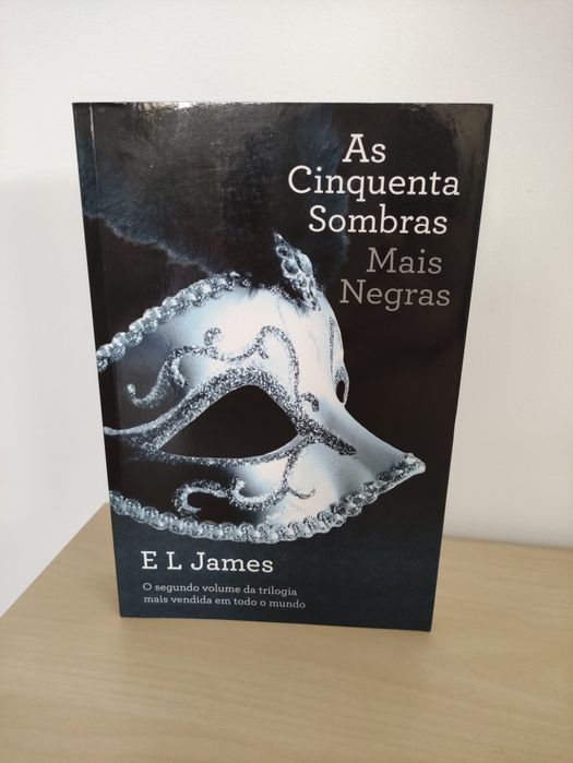 Livro "As Cinquenta Sombras Mais Negras"
