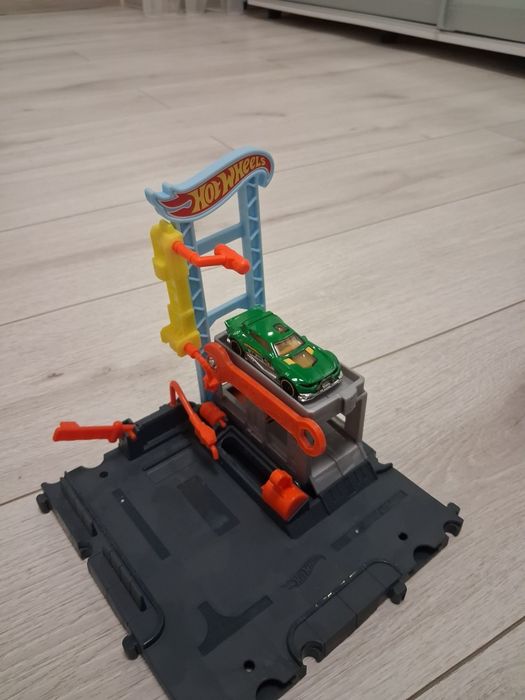 Автомайстерня Hot wheels