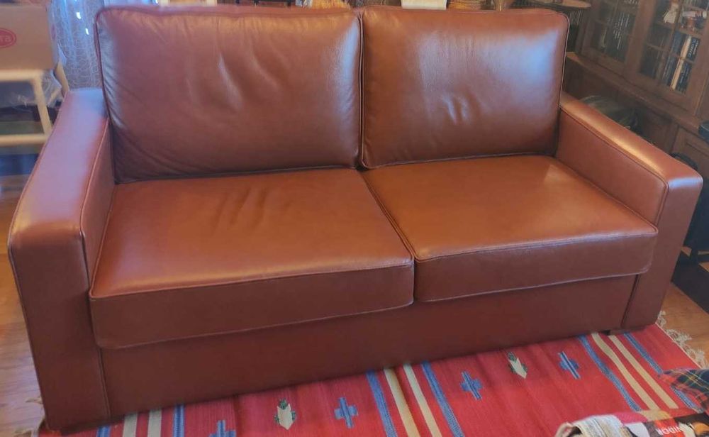 Sofá em pele 2 lugares