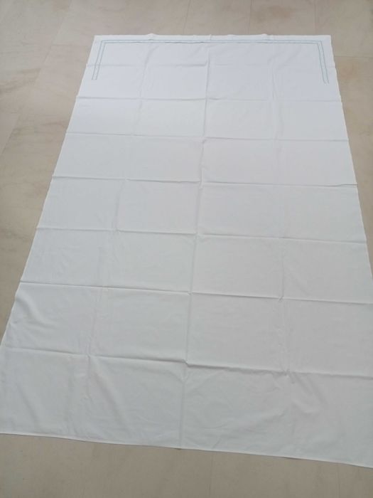 2 lençoís com 2,23 x 1,43 m