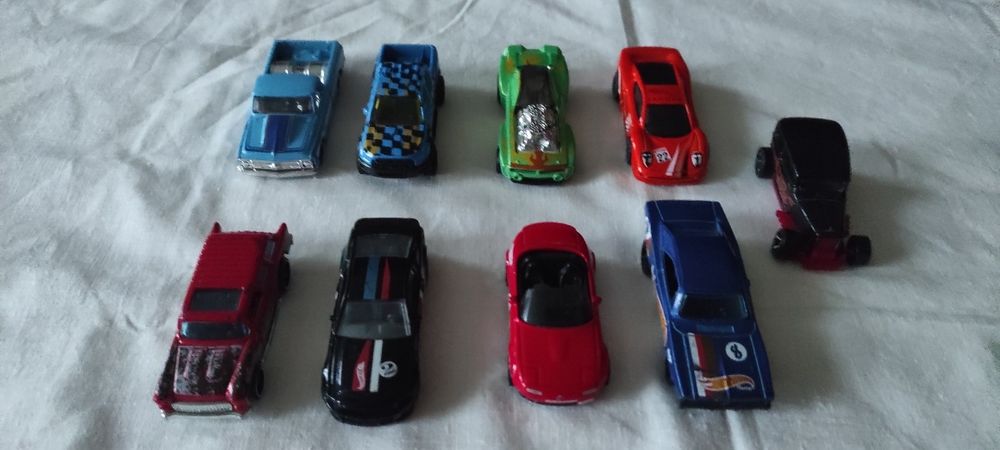 Продам модельки машин Хот Виллс.