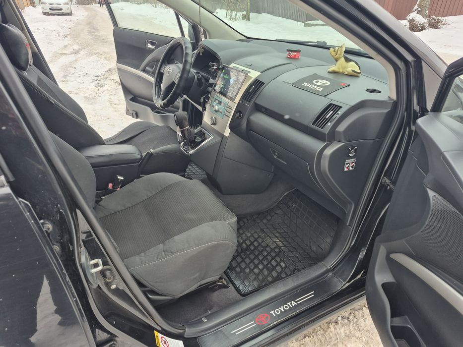 Toyota Corolla Verso 2.2 максимальна комплектація