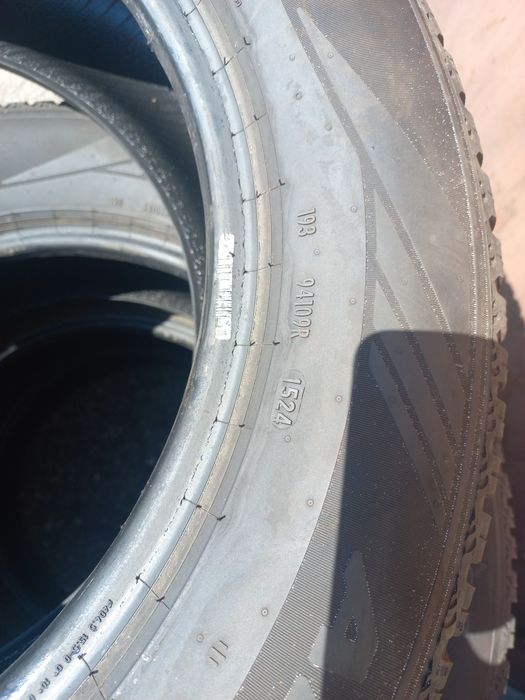 Opony  Pirelli wielosezonowe 215/60r16 z 2024roku