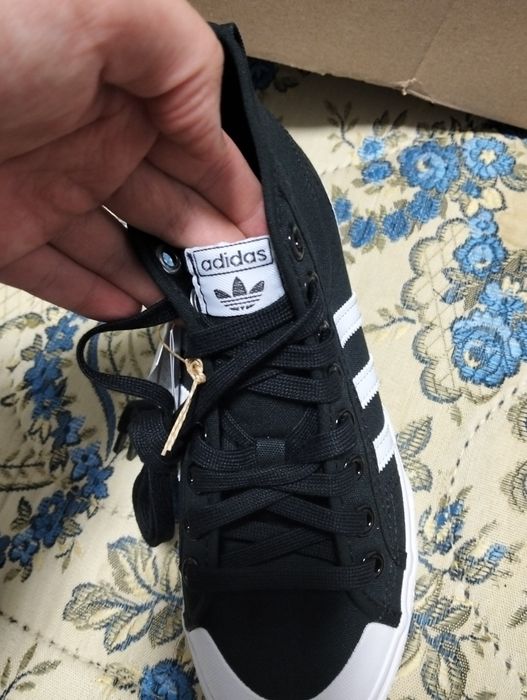 Vendo tênis das adidas novos