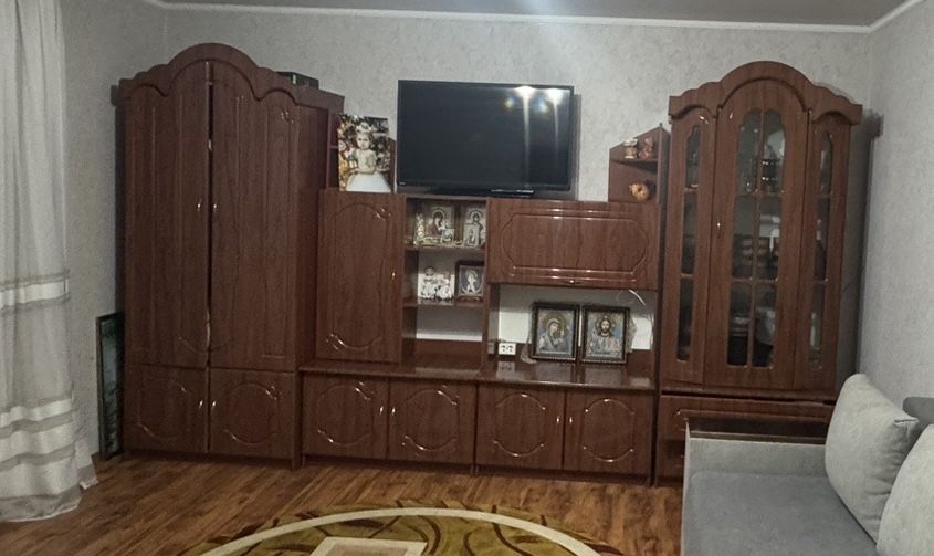 Шафа / стінка в кімнату