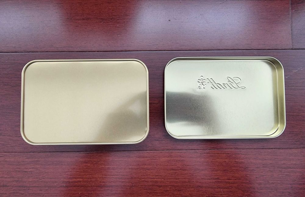 Caixa dourada metalizada Lindt