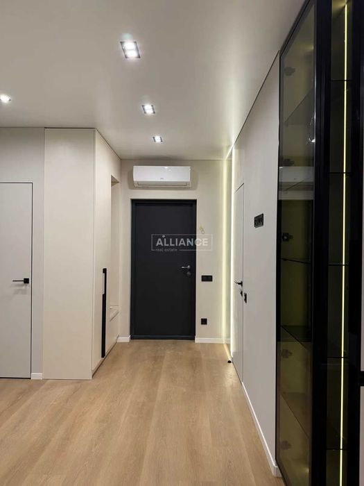 1.5к квартира! Біля озера. Manhattan