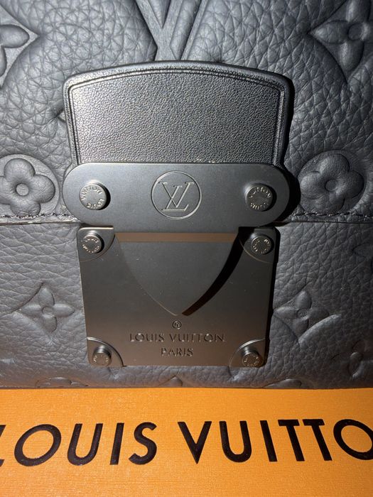 Mala LV ( Louis Vuitton) nova com caixa