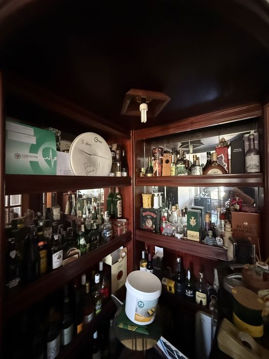 Móvel Bar de Canto em Madeira com Espelhos – Vintag