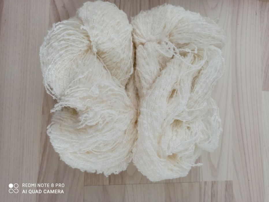 Przędza biała puszysta 64x3 tex boucle