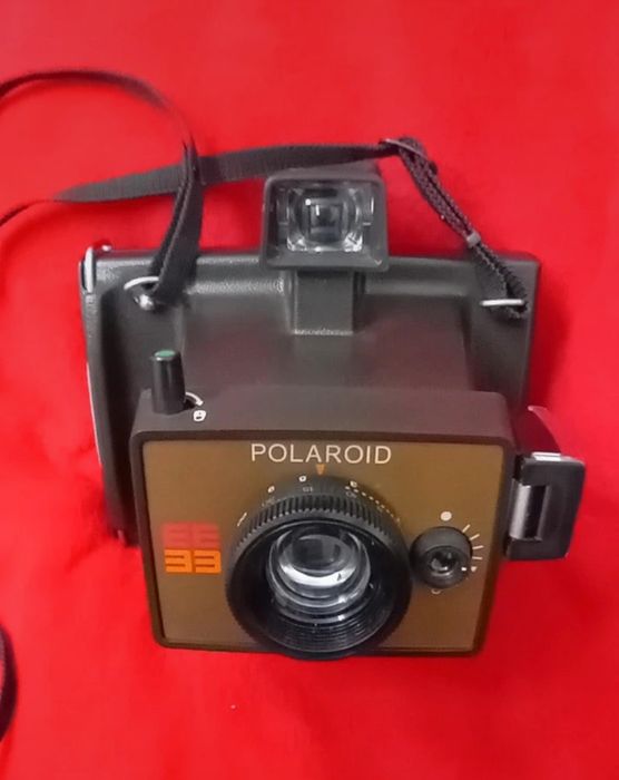 Máquina fotográfica antiga Polaroid EE33