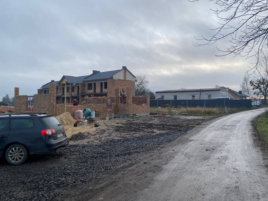 Продаж не завершеного будівництва 3-х будинків
