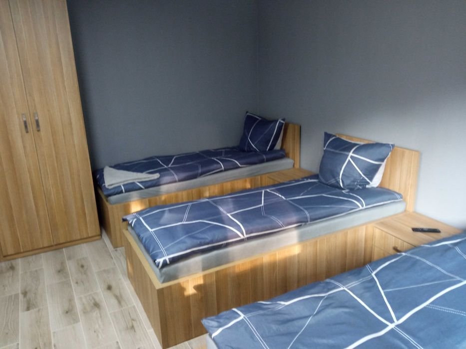 6 osobowe 2 pokoje kuchnia łazienka parking zamknięty teren