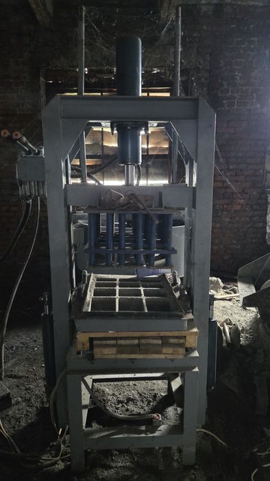 Продам прес гідравлічний для виготовлення тротуарної плитки