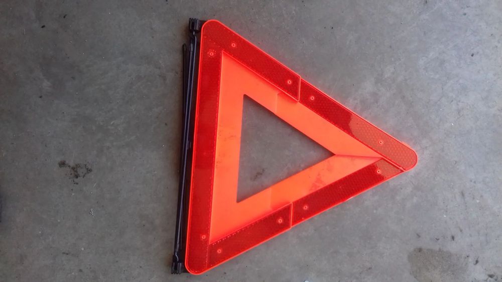 trójkąt ostrzegawczy sedan A6 C6 3.2 FSI AUK