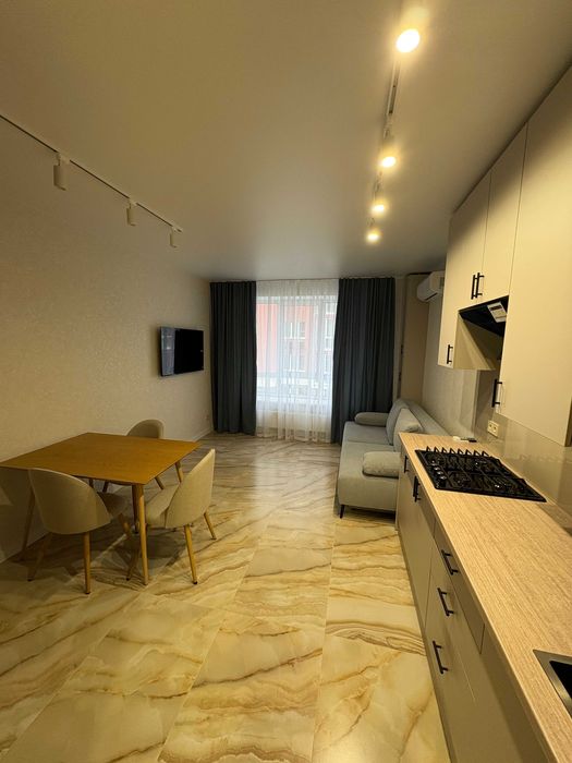 Шикарна квартира з новим ремонтом і технікою. Набережна. Кухня - 19 м.