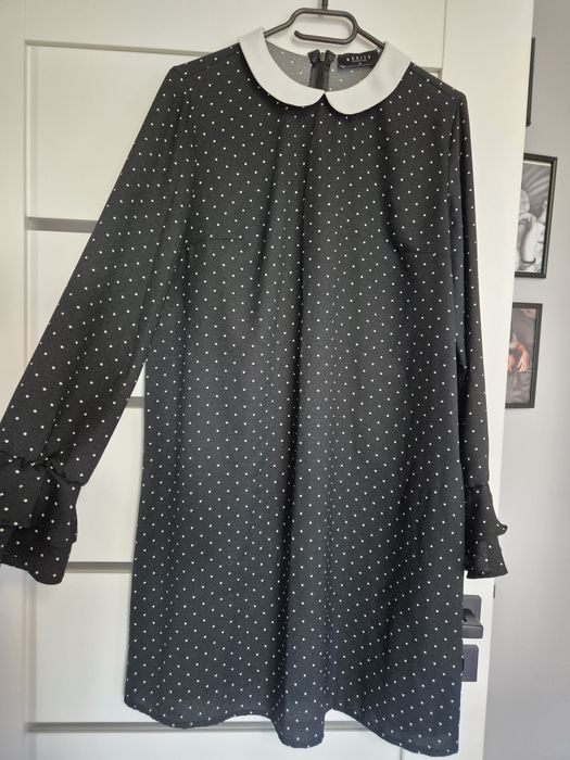Elegancka sukienka w groszki Mohito