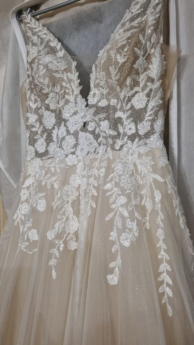 Suknia ślubna 36 s, kształt litery a +welon, ozdoba