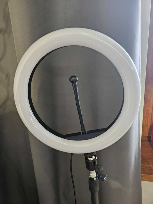 Lampa do zdjęć ze statywem