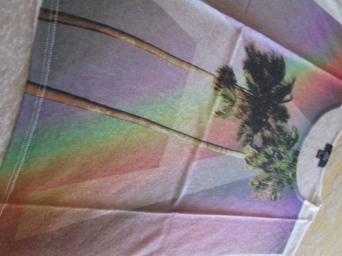 T-shirts com palmeiras marca Mango