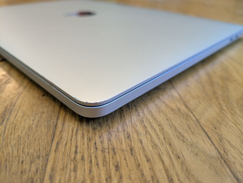 MacBook Pro 2019, 13", i5, 16/256 ГБ, гарний стан.