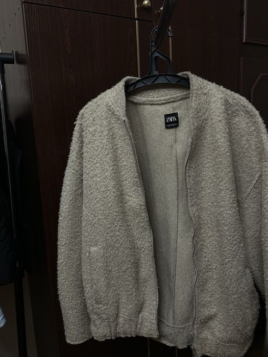 фактично новенький бомбер Zara