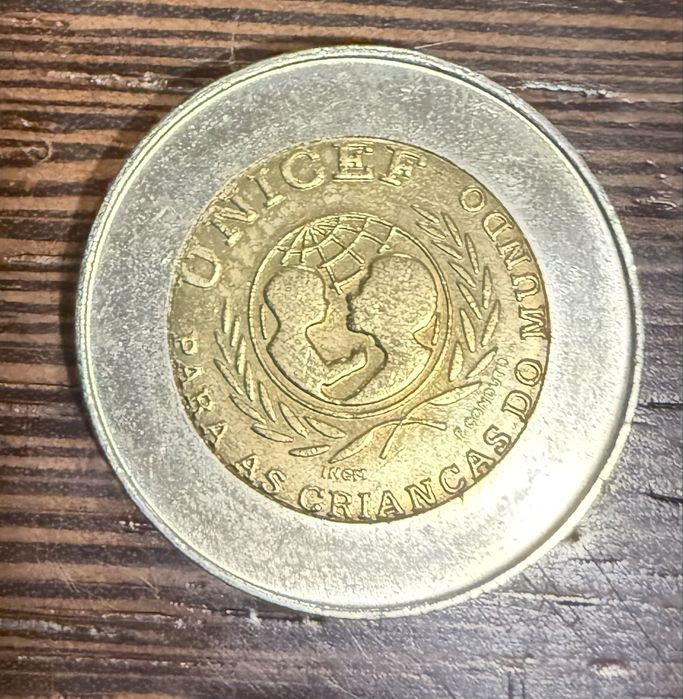 Moeda de 100 escudos portuguesa de 1999 UNICEF
