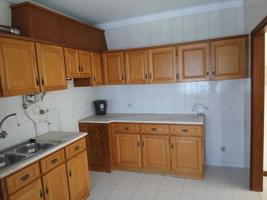 Aluga-se apartamento T2