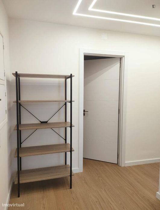 Quarto - localizado em Amadora Lisbon