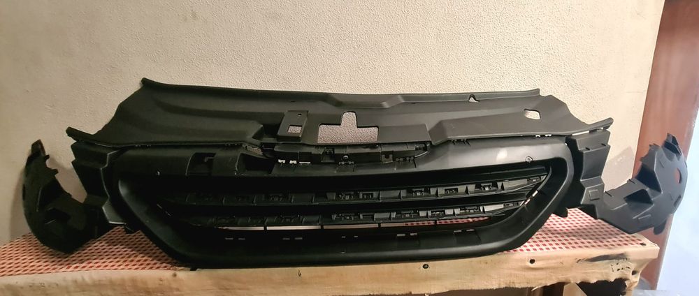 Grelha e cromado Peugeot 2008