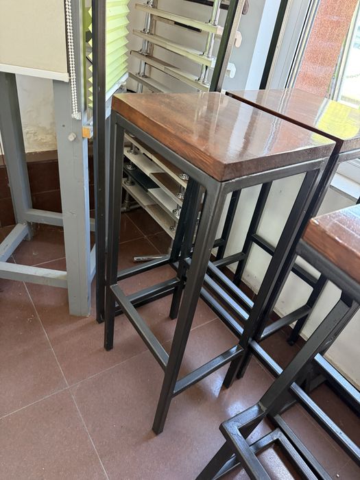 Барний столик з кріслами новий