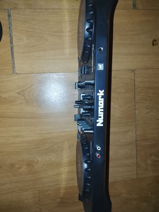 Mesa de mistura Numark