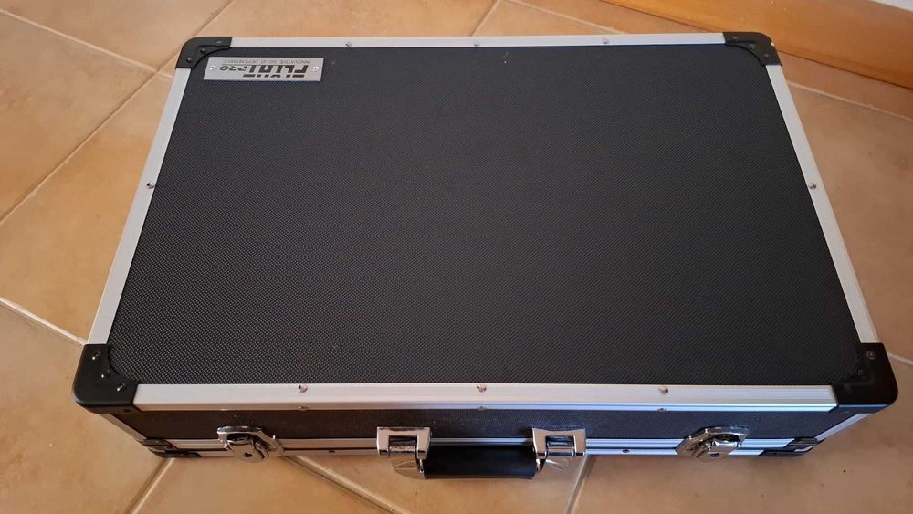 BOSS GT100  pré AMP e processador de efeitos+ case + alimentador