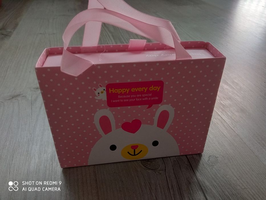 Nowe spinki do włosow elegancko zapakowane