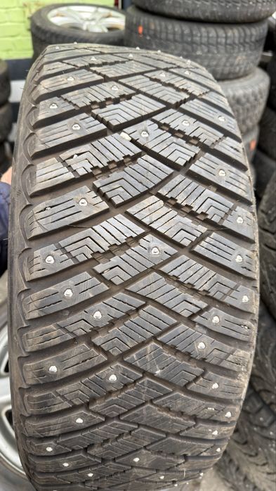 235/50/18 Goodyear ultra Grip ice arctic