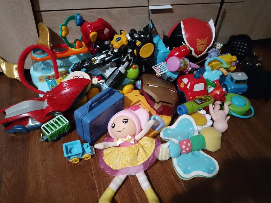 Лот іграшок,ящик іграшок