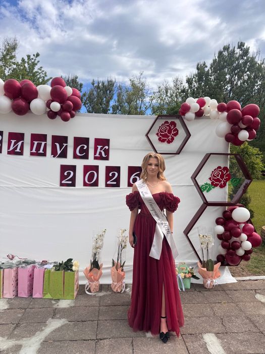 Неймовірна випускна сукня