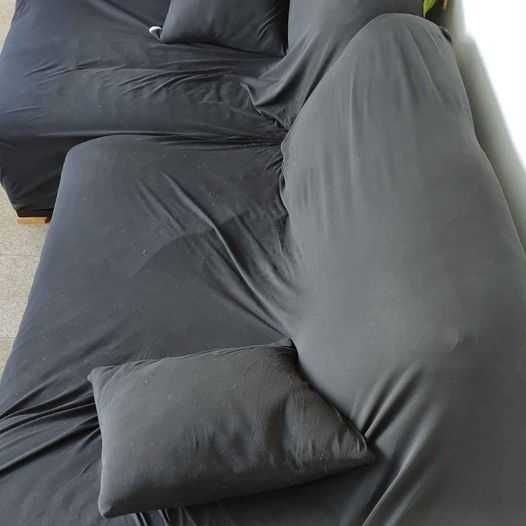 Conjunto em pele sofá, chase-longue e duas almofadas