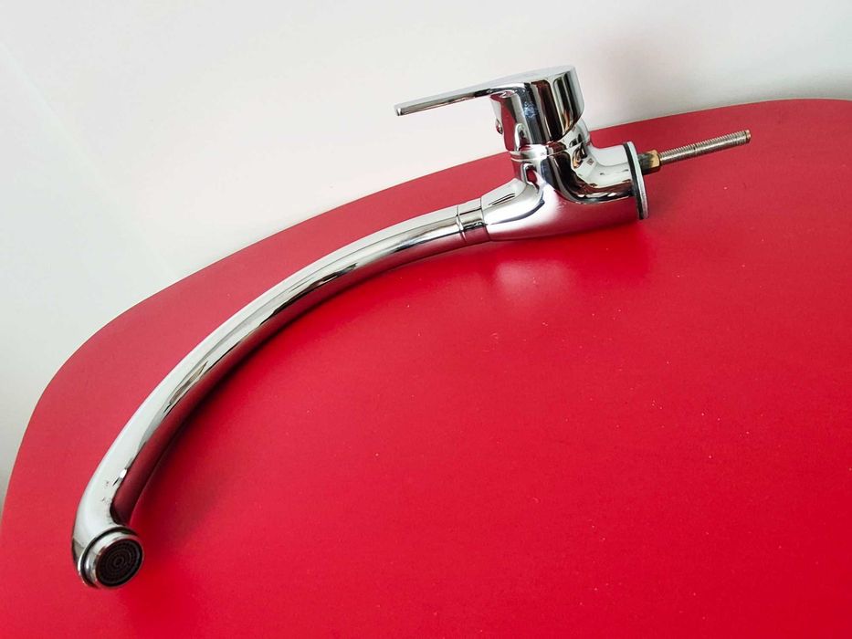 Torneira monocomando para cozinha/torneira de parede para casa de banho.
