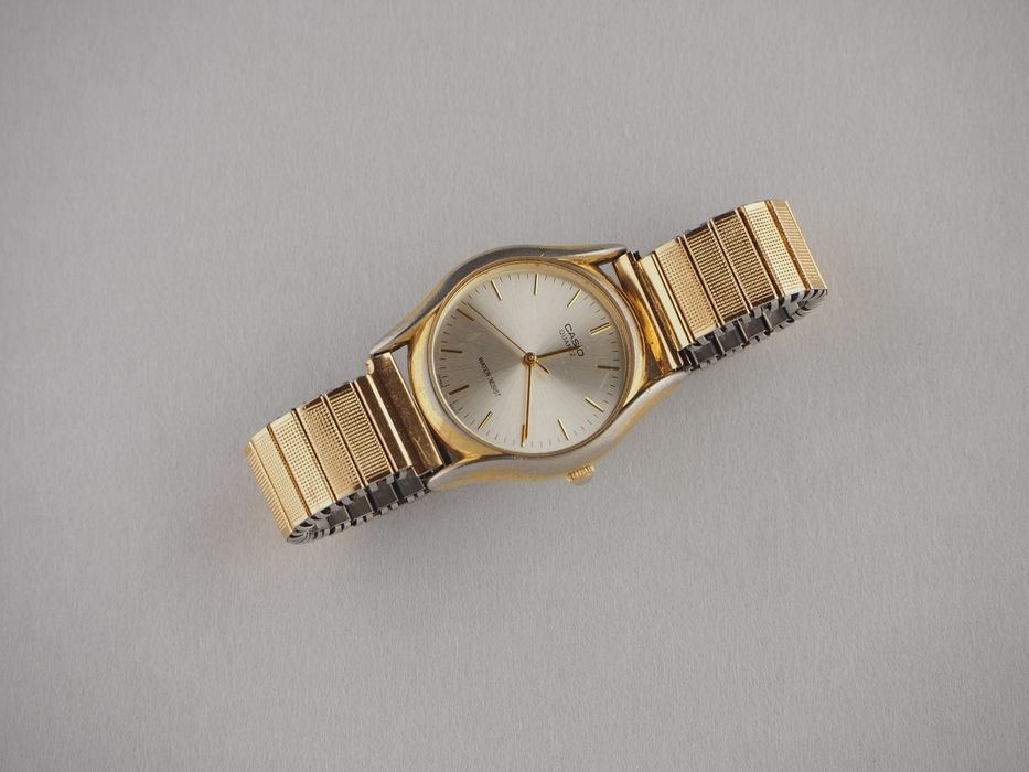 Два годинники Casio і Победа