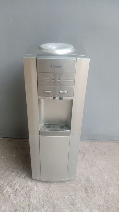 Кулер для води продам