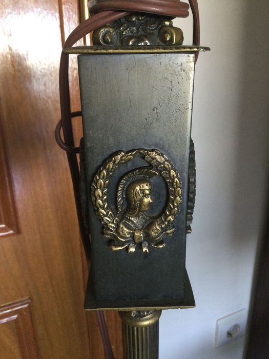 Candeeiro em bronze / latão de pé alto Antigo 175 cm