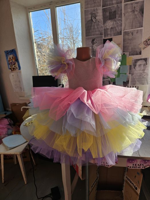 Сукня радуга на свято весни різнокольорова пишна блискуча поні весна