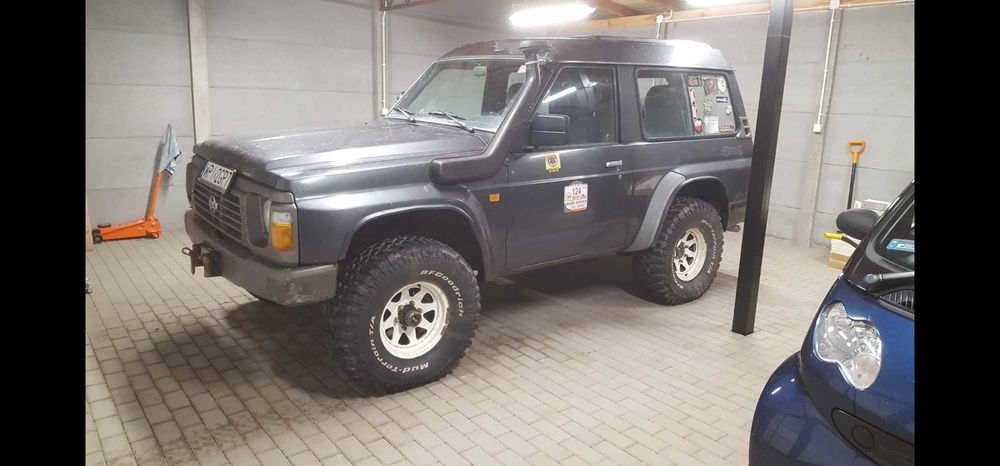 Sprzedam Nissan PATROL Y60 lub zamienię na samoch dostawczy.
