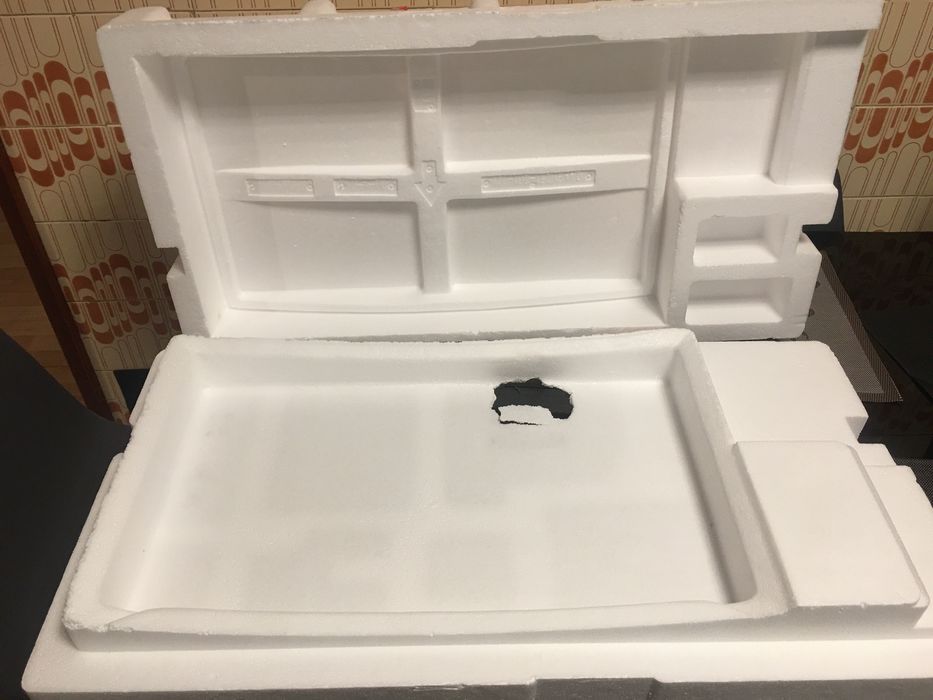 Monitor Curvo AOC 24’ 144Hz (Ecrã Partido)