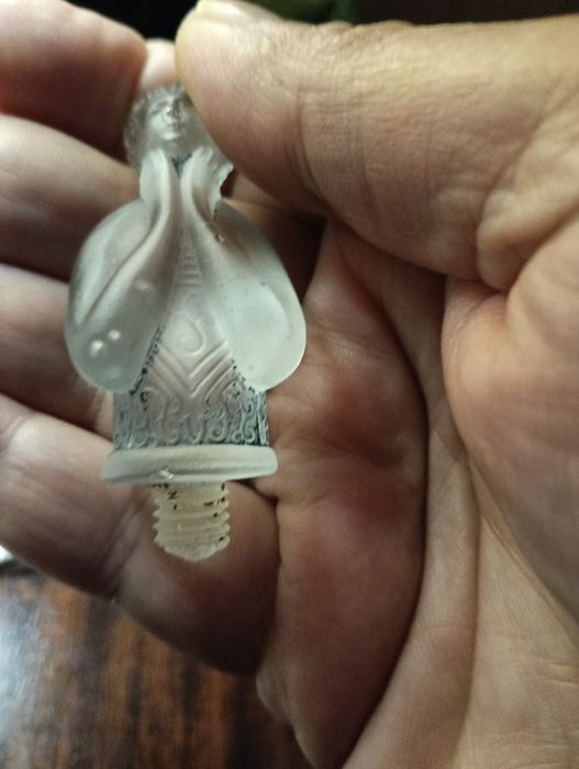 Bela tampa/ rolha antiga de vidro fosco