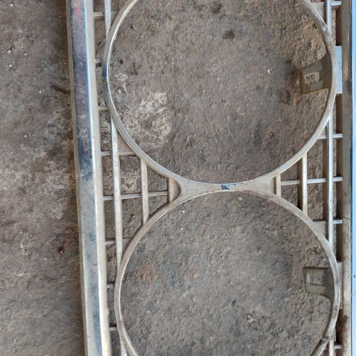 1 часть  передняя решетка автомобиля ВАЗ 2103 ВАЗ 2106