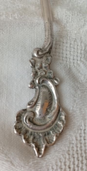 Antiga Colher de Prata Trabalhada com Haste Longa (Estilo Arte Nova) – 22g