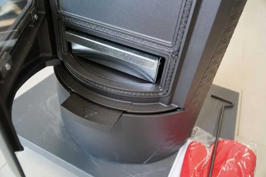 Чугунная печь-камин Plamen Tara — на дровах 6квт